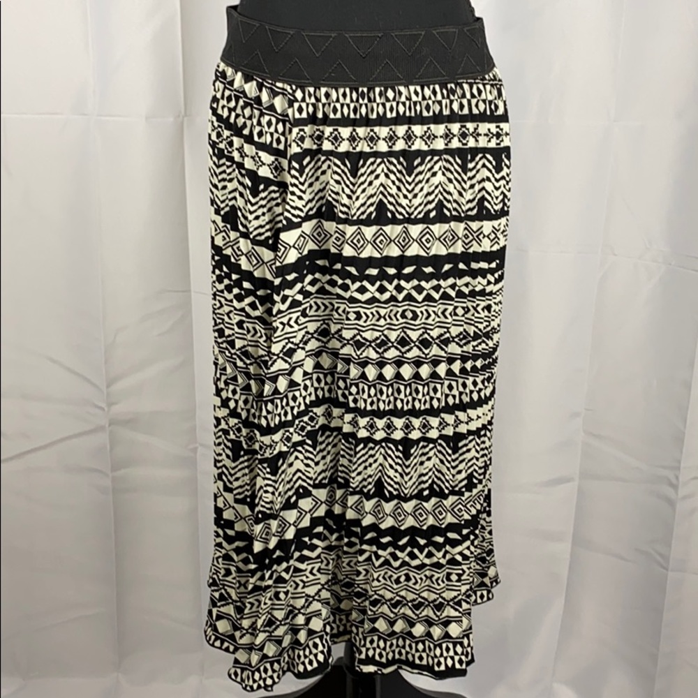 LuLaRoe Skirt | Jill Skirt | M | Black & White